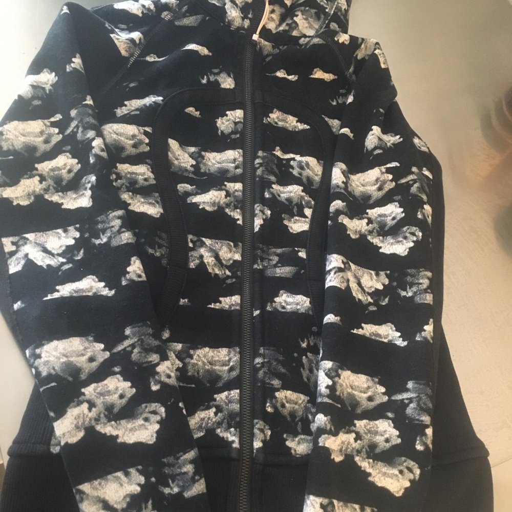 Lululemon sweatshirt